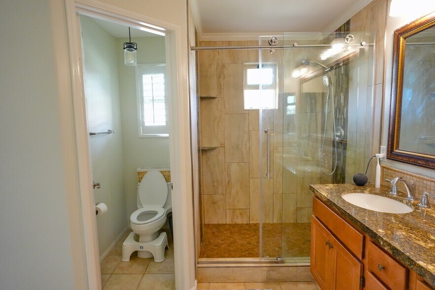 Building Photo - 2649 Bellezza Dr