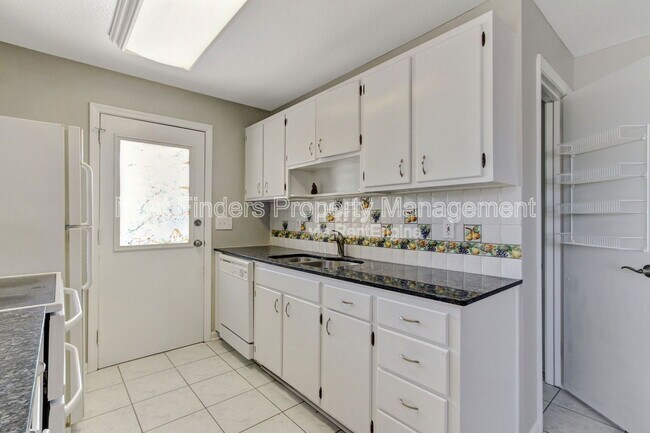 Building Photo - 748 Foxbriar Cove