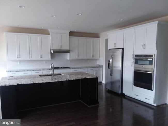 Building Photo - 22595 Windsor Locks Square