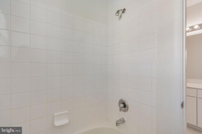 Building Photo - 5214 Lynns Retreat Dr