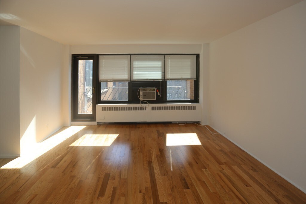 Building Photo - 6118 N Sheridan Rd