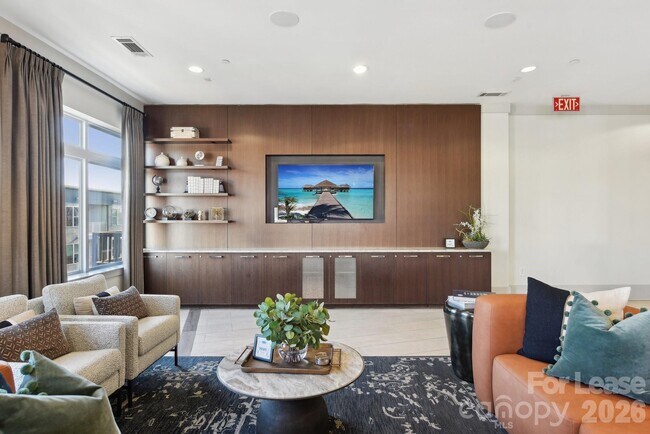 Building Photo - 905 Kenilworth Ave