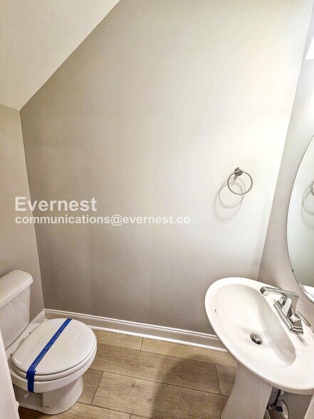 Building Photo - 809 Goswell Dr