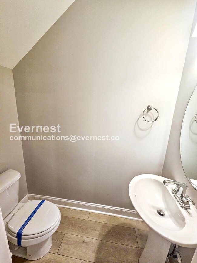 Building Photo - 809 Goswell Dr