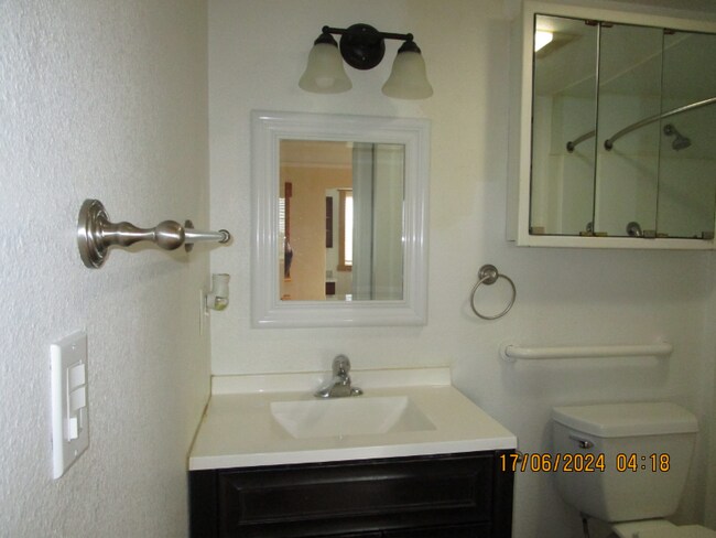 Building Photo - 608 Central Ave