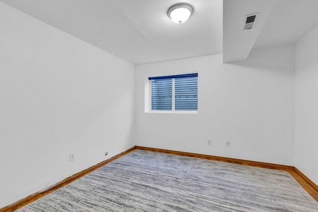 Building Photo - Single Family Home in LOLO, 4 bed / 3 bath...