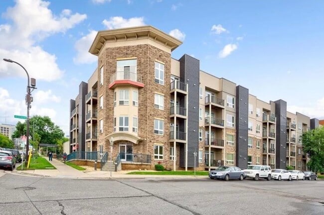 Building Photo - 2600 University Ave SE