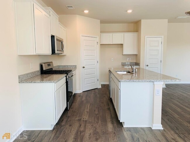 Building Photo - 49 Lauritsen Way