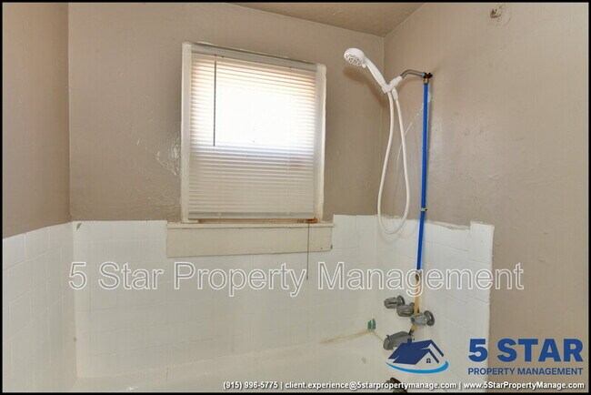 Building Photo - 3519 Douglas Ave