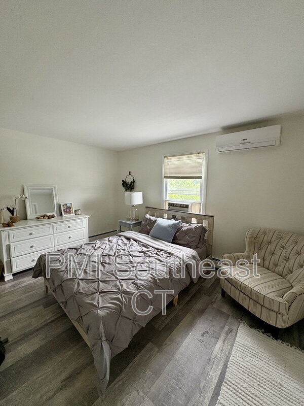 Building Photo - 223 Seneca Dr