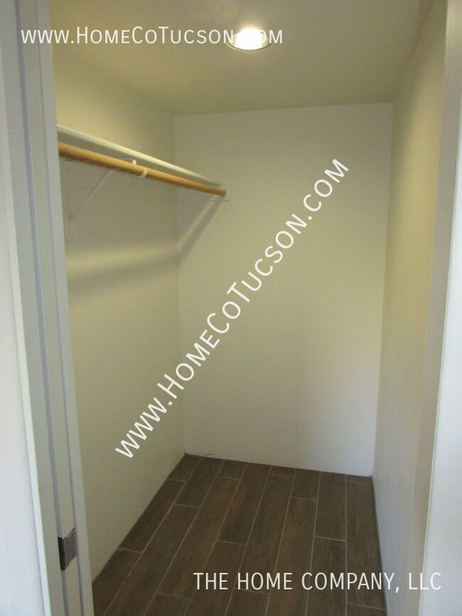 Building Photo - 3668 N Royal Prince Ct