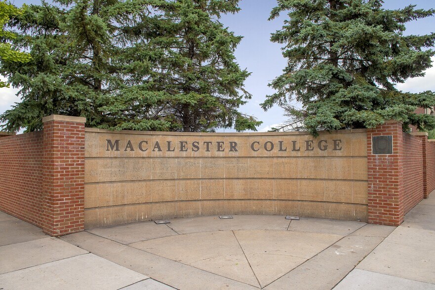 Building Photo - St. Clair