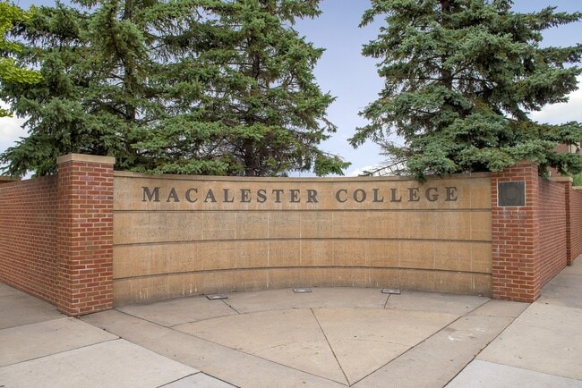 Building Photo - St. Clair