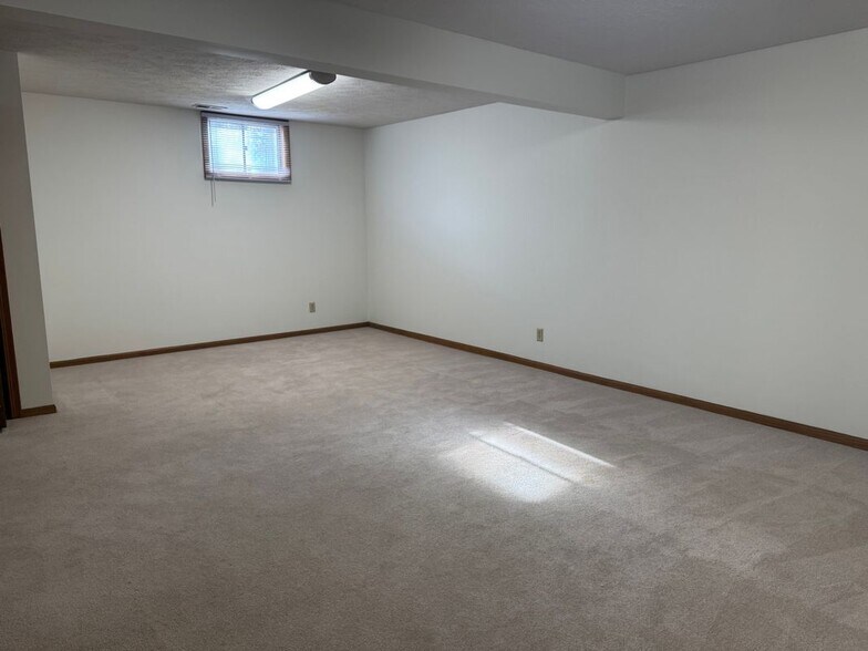 Building Photo - 5701 S 52nd St