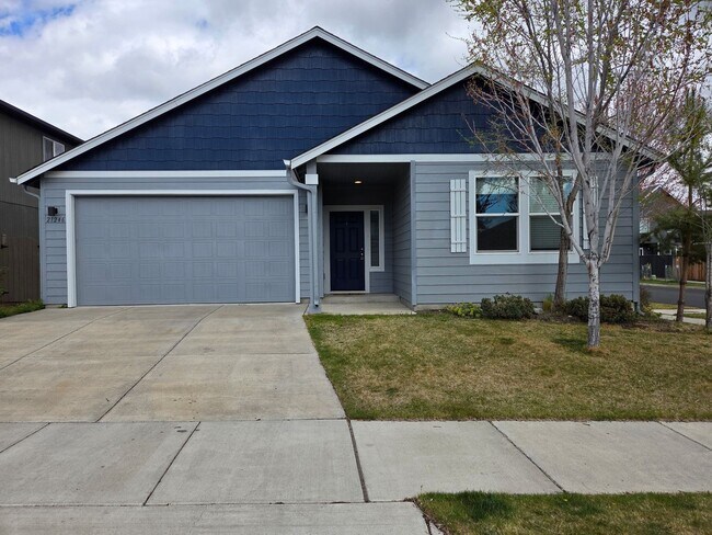 Building Photo - Single level home with 4 bedrooms and open floor plan UNFURNISHED