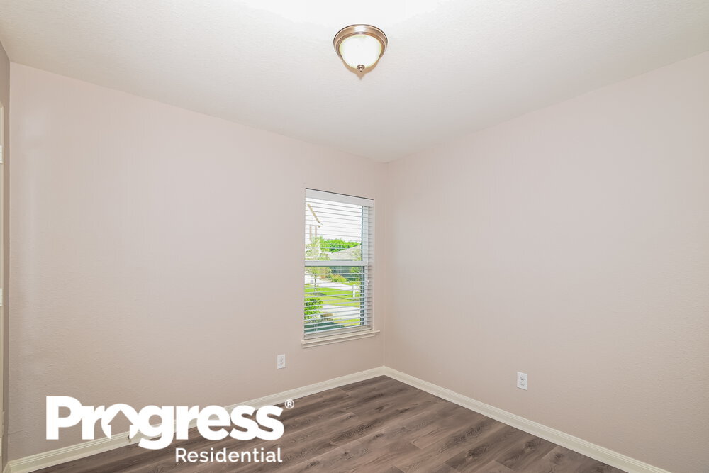 Building Photo - 1327 Chapman Dr