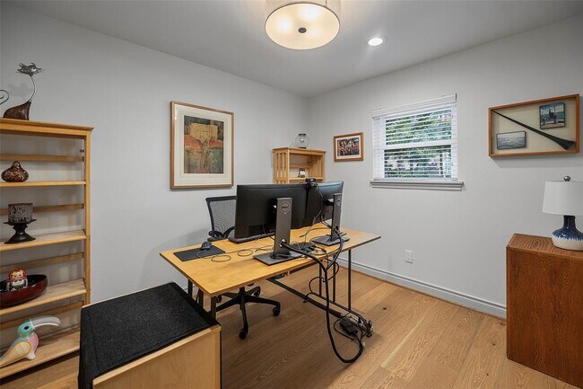 Building Photo - 1615 Maux Dr