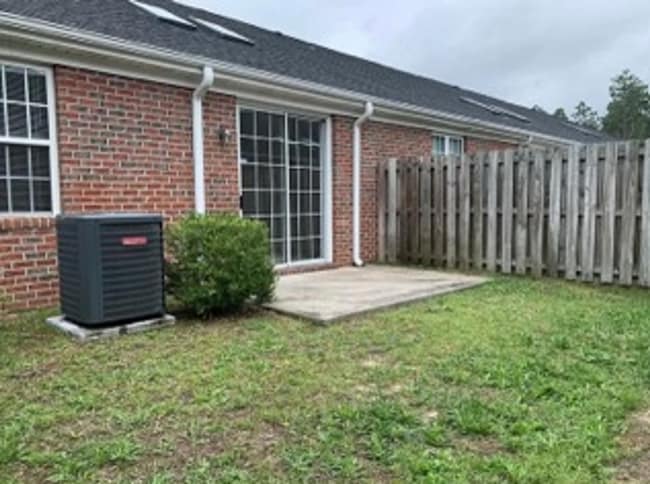 Building Photo - 3 bedroom, 2 bathroom townhome in Carleton Place