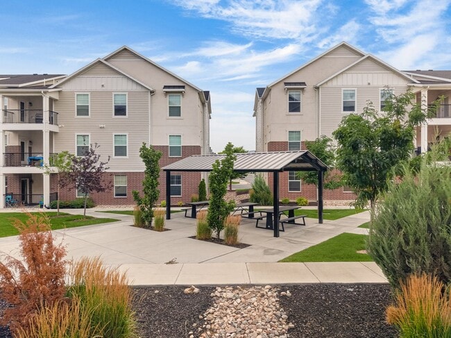 Building Photo - Spacious 3 Bed, 2 Bath Condo in The Exchange – Lehi, UT