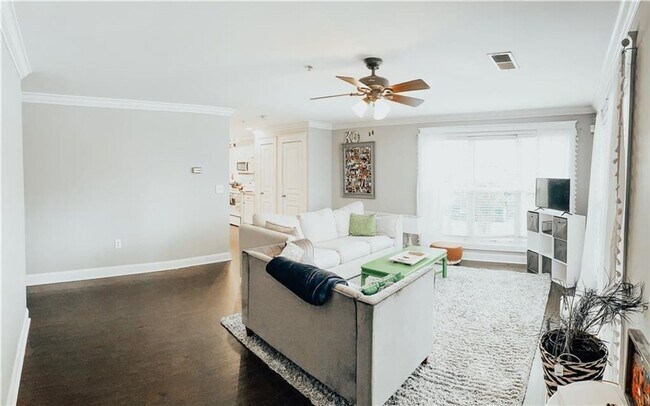 Building Photo - 410