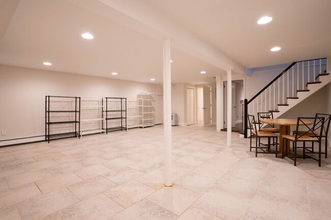 Building Photo - Entire House on 1 Acre of Land! - 8 Bedroom