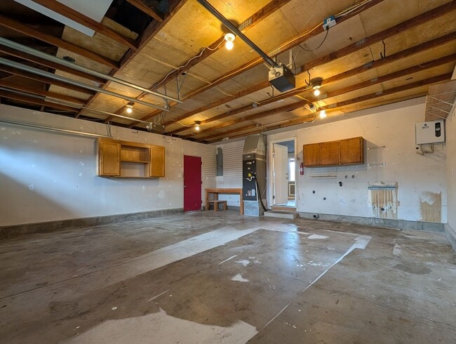 Building Photo - Great 4bed/2 bath home in west Eugene!