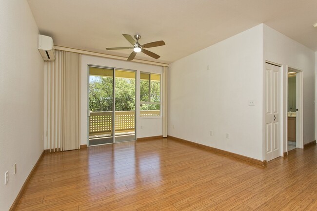 Building Photo - 3 BED, 2 BATH 2 PARKING IN GATED MOANALUA ...