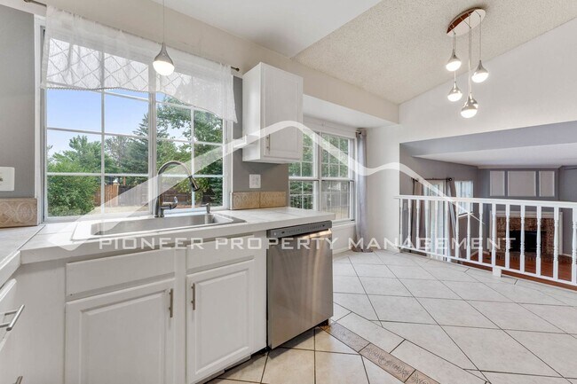 Building Photo - 8550 Van Gordon Ct