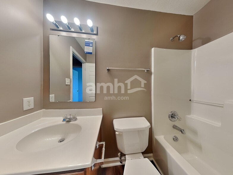 Building Photo - 787 Tulip Ln
