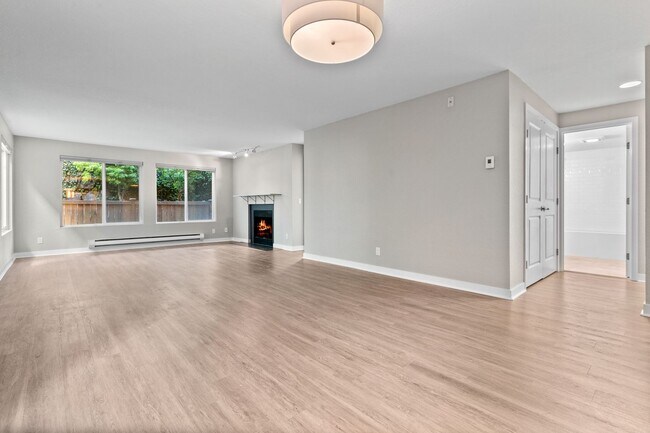 Building Photo - Bright Beacon Hill Condo in Secure Gated C...