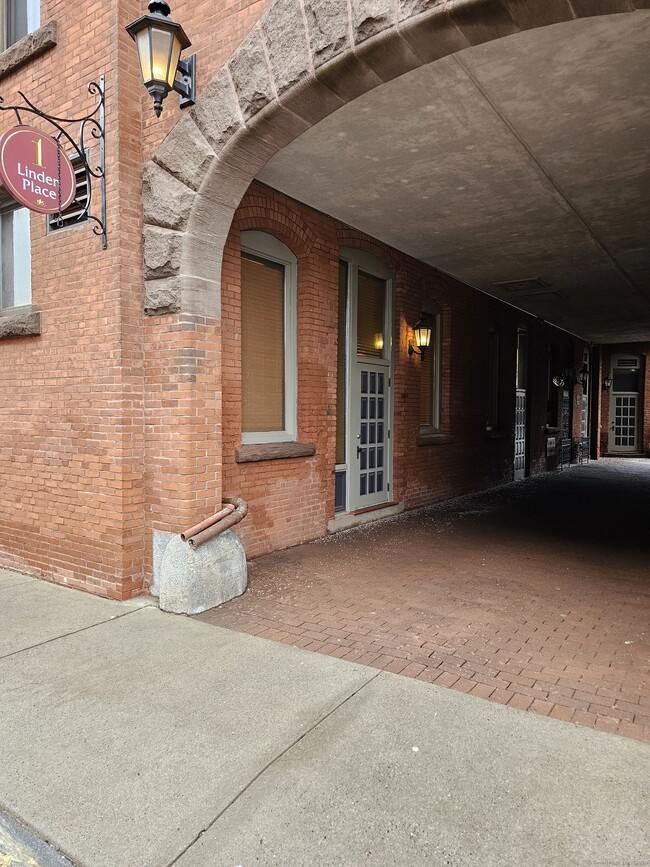 Primary Photo - 1 Linden Pl