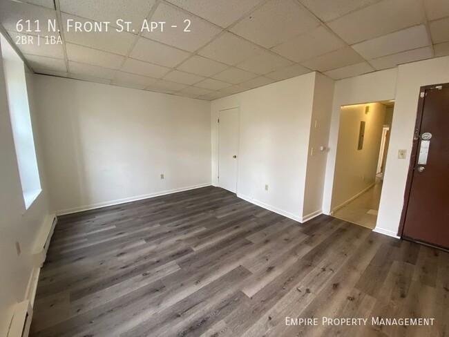 Building Photo - 2nd Floor: 2 Bedroom/1 Bathroom Apartment ...