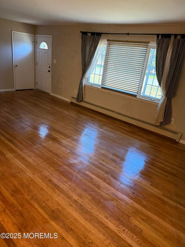 Building Photo - 324 Shady Brook Ln