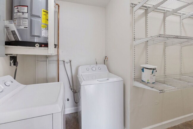 Building Photo - 4559 33rd Ave N