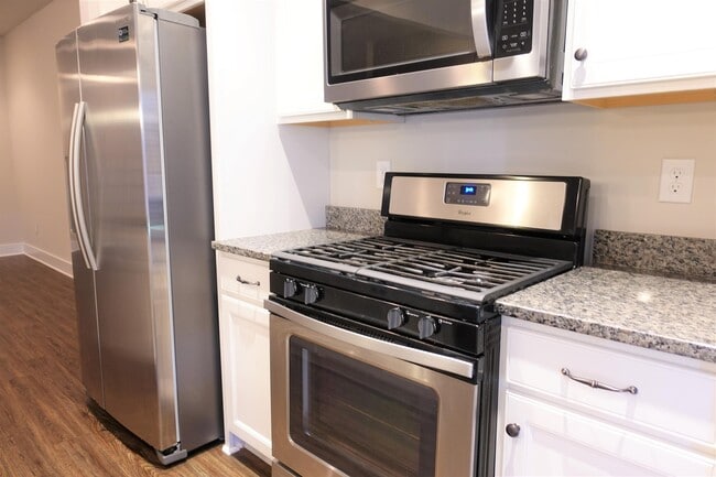 Building Photo - 17 Timber Oak Way