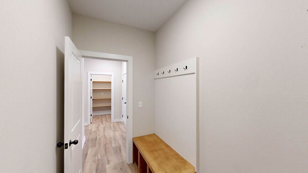 Building Photo - 2128 E Elk Rdg Ave