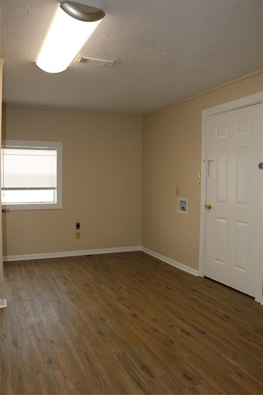 Building Photo - 502 W 8th St