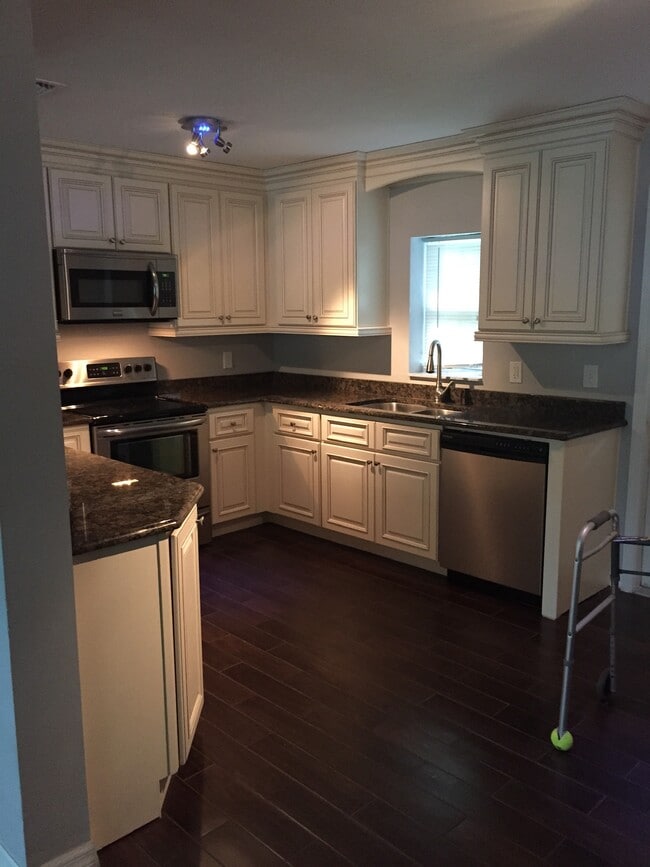 Building Photo - 308 N Hilltop Rd