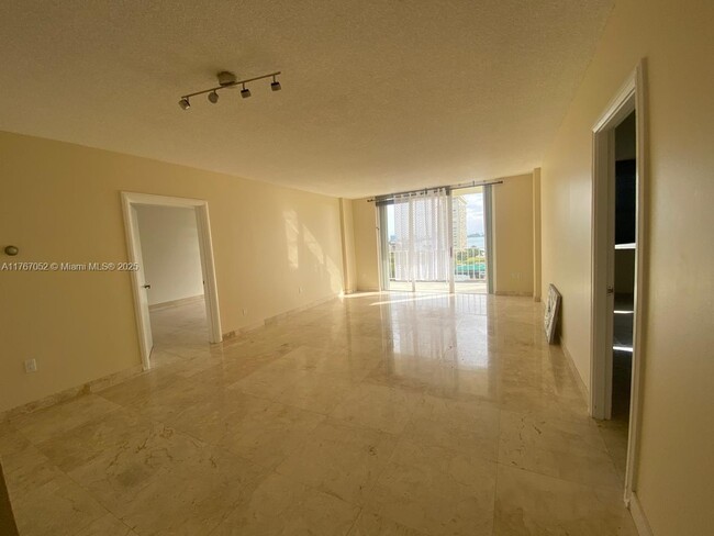 Building Photo - 11111 Biscayne Blvd