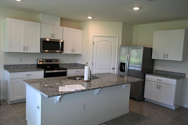 Building Photo - 1341 Middle Lk Dr