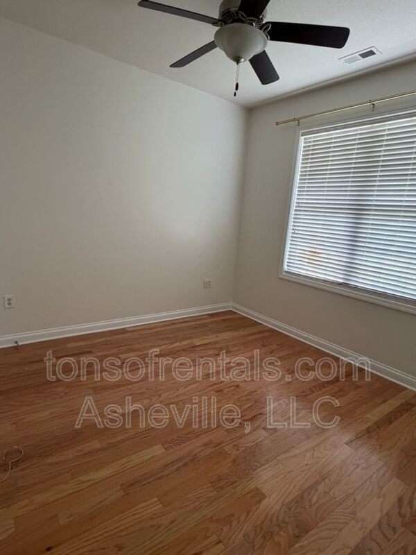 Building Photo - 18 Spelter St