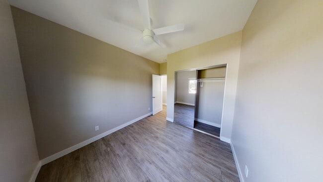 Building Photo - PRIVATE YARD!! 4BD/2BR, Corner of Tipton a...