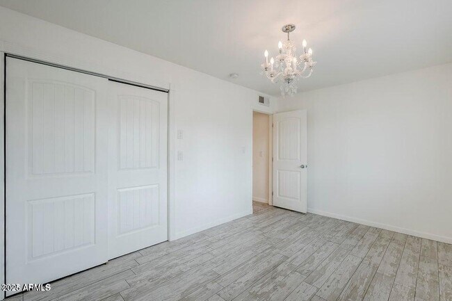 Building Photo - 10844 N 37th St