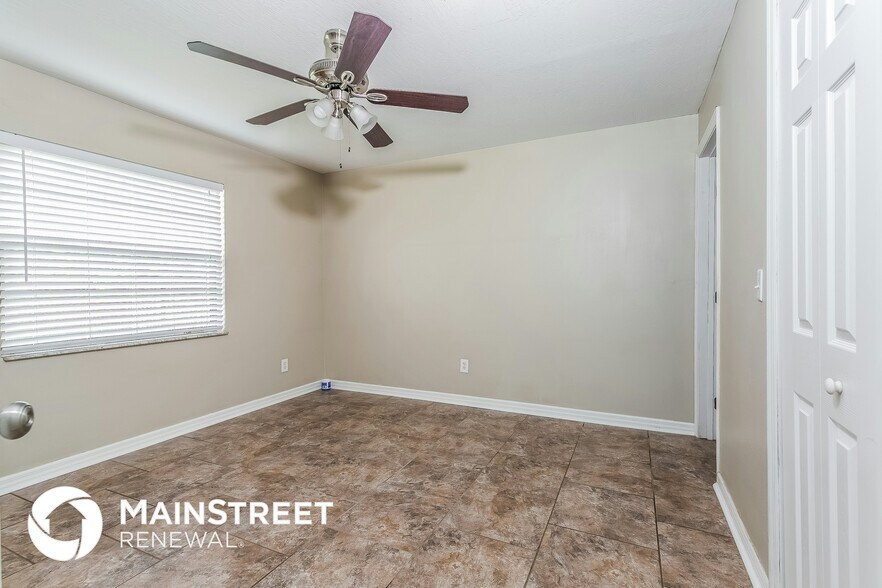 Building Photo - 856 Wakaw Ln SW