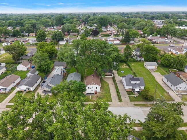 Building Photo - 11259 Chapp Ave