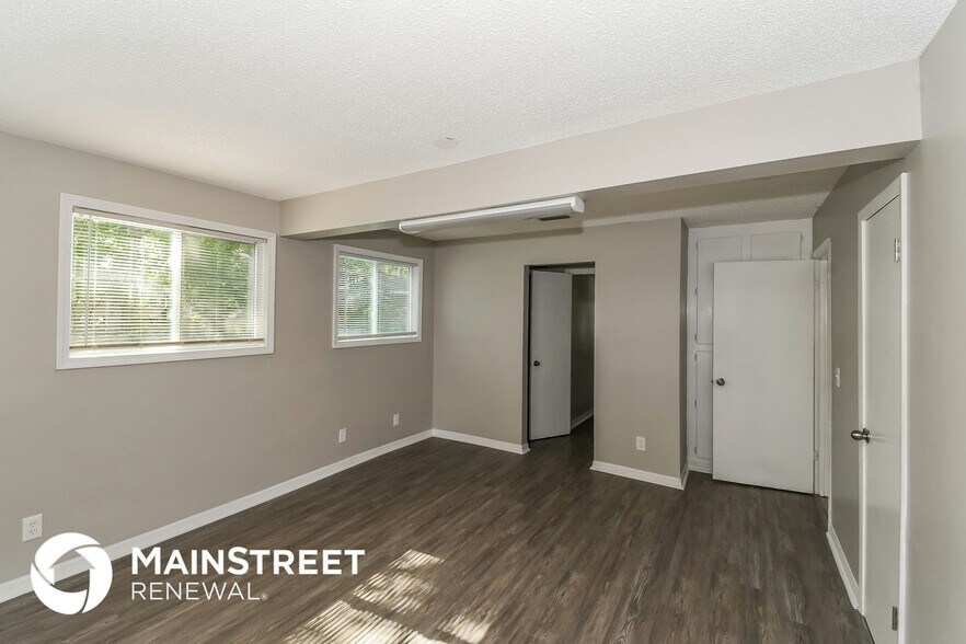 Building Photo - 4650 Buxton St