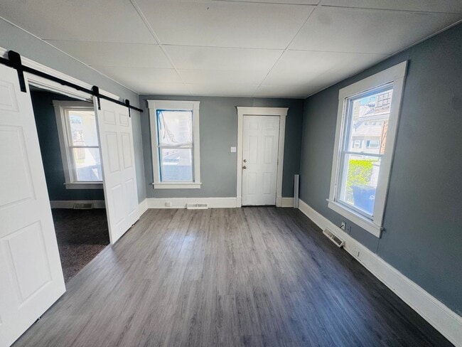 Building Photo - 3405 Roehl Ave