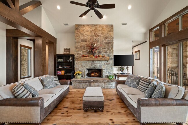 Building Photo - 248 Howard Rd