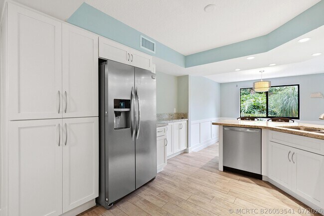 Building Photo - 204 Sea Oats Dr