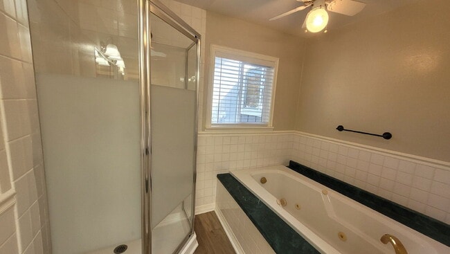 Building Photo - 643 NE Channon Ave